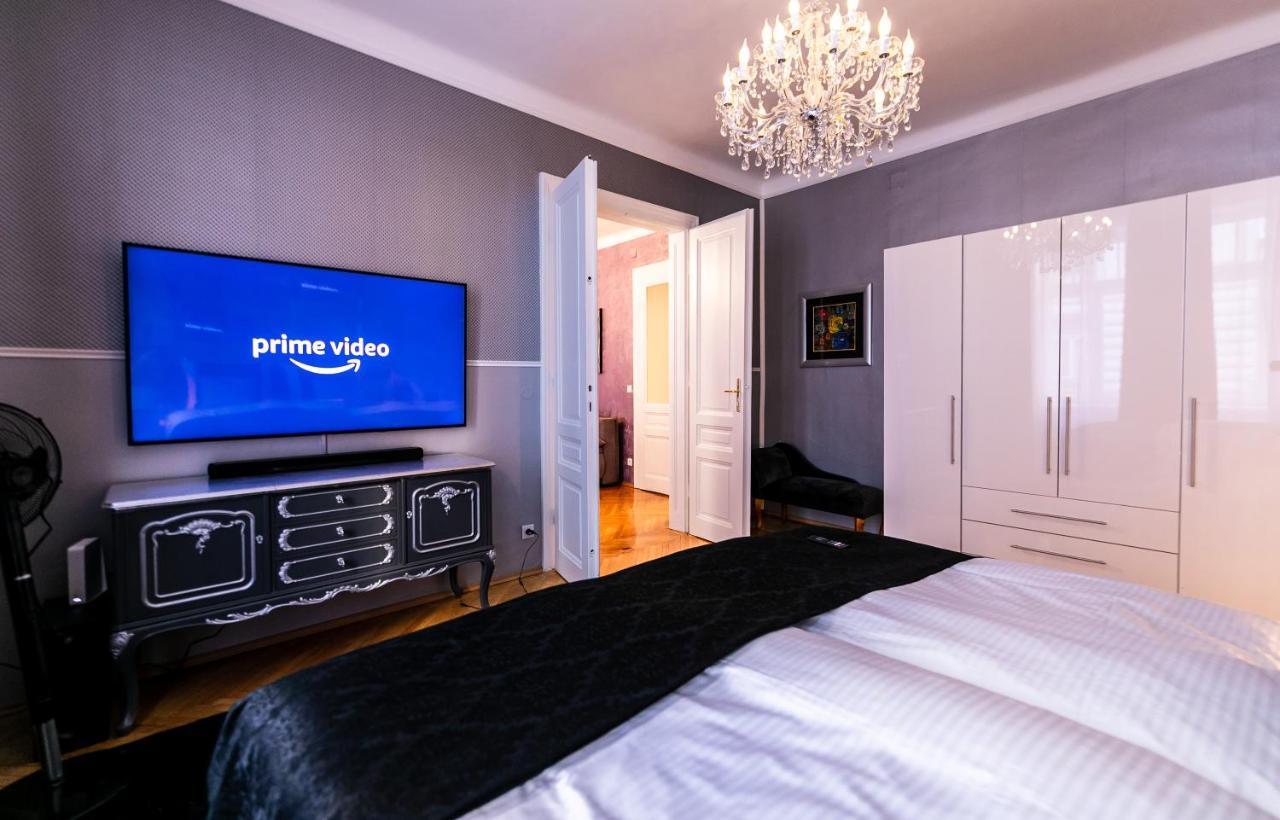 Sophies Place Augarten - Imperial Lifestyle City Apartments Vienna Parking Exterior foto