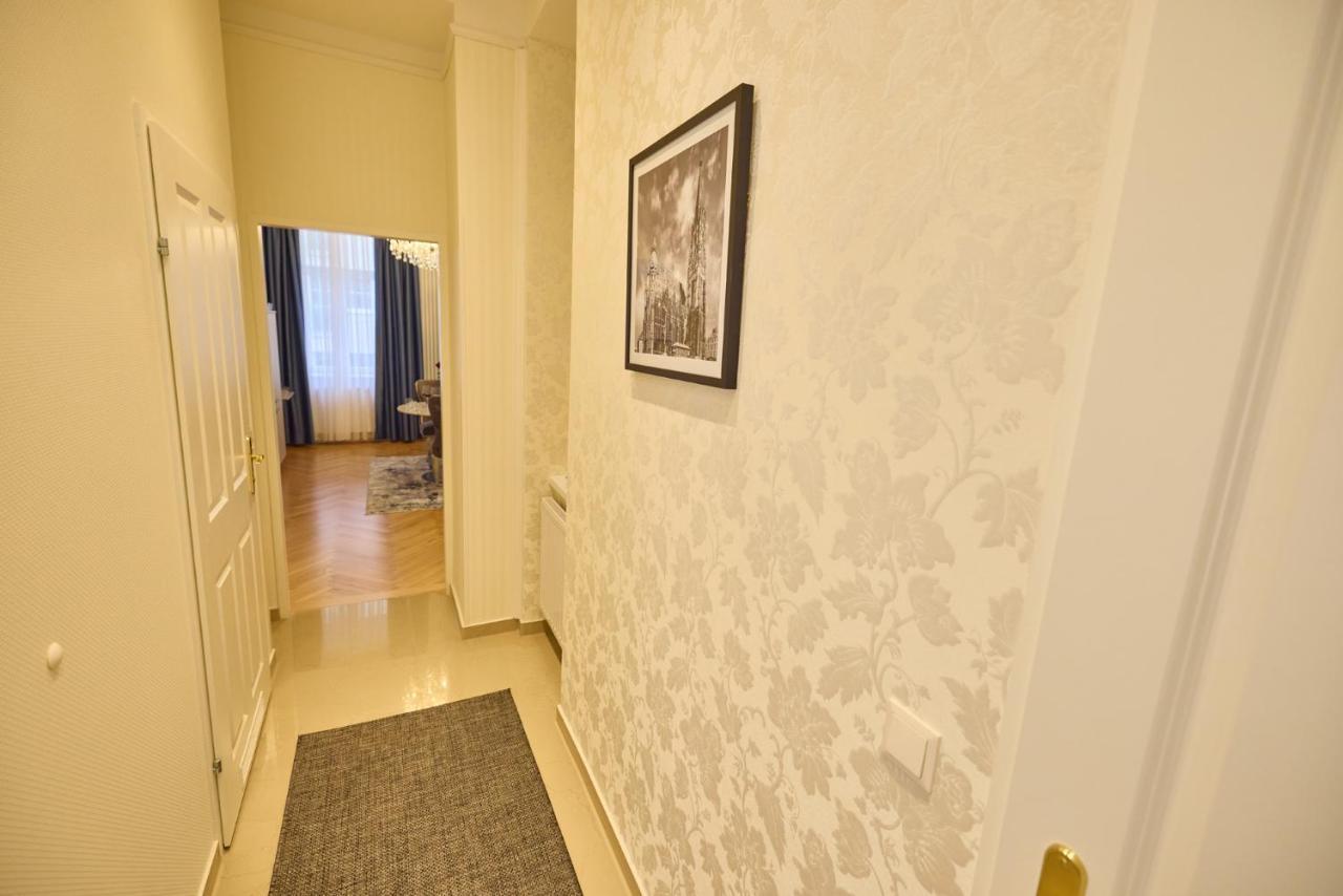 Sophies Place Augarten - Imperial Lifestyle City Apartments Vienna Parking Exterior foto