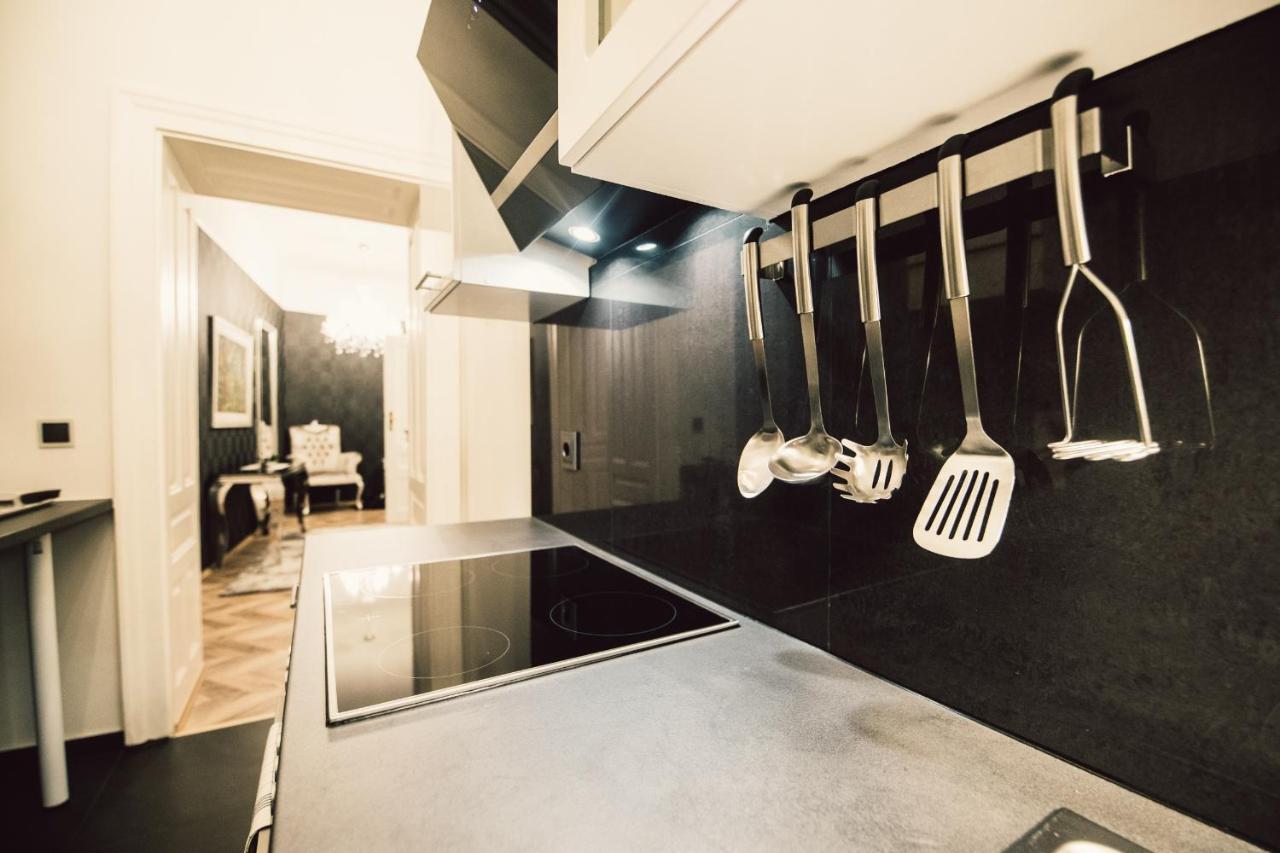 Sophies Place Augarten - Imperial Lifestyle City Apartments Vienna Parking Exterior foto