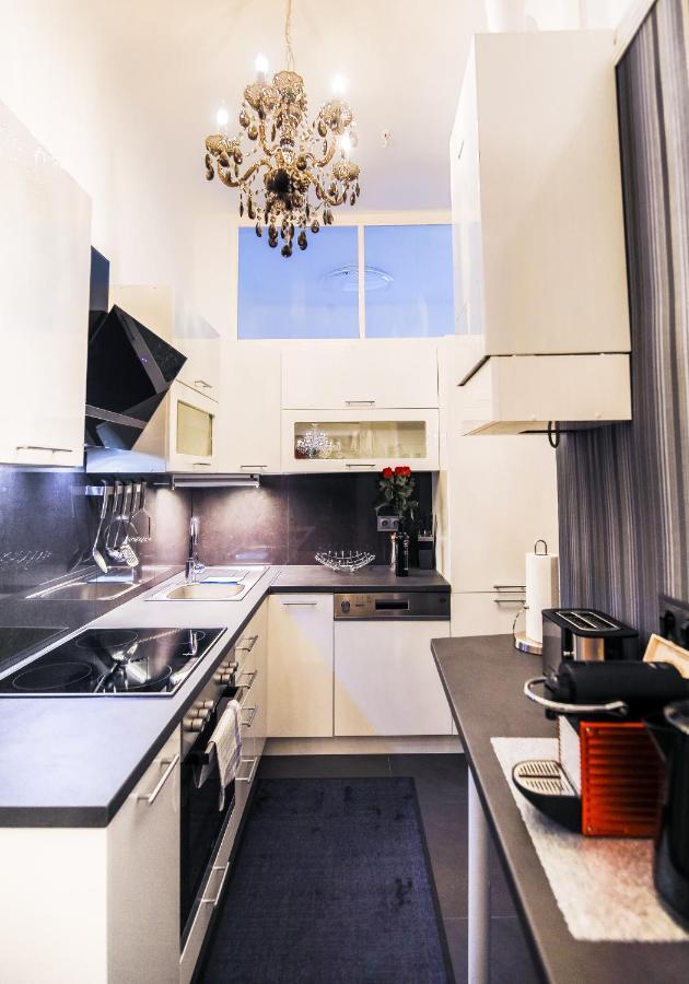 Sophies Place Augarten - Imperial Lifestyle City Apartments Vienna Parking Exterior foto