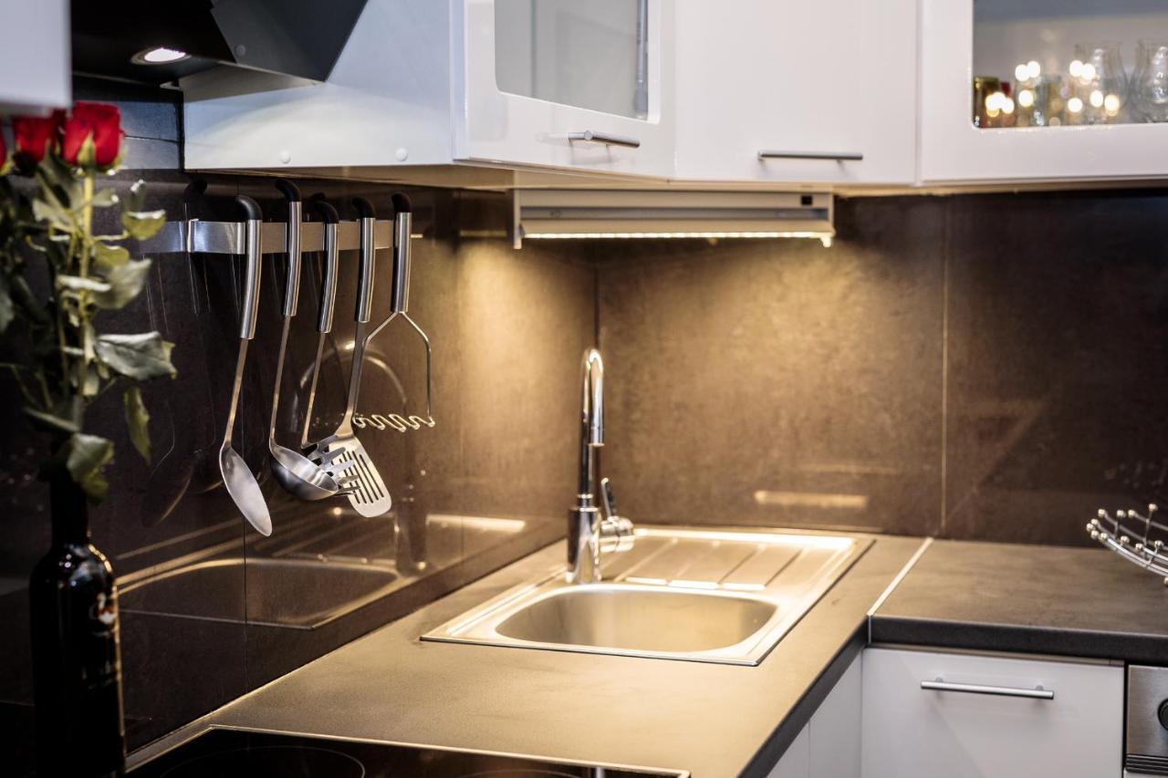 Sophies Place Augarten - Imperial Lifestyle City Apartments Vienna Parking Exterior foto